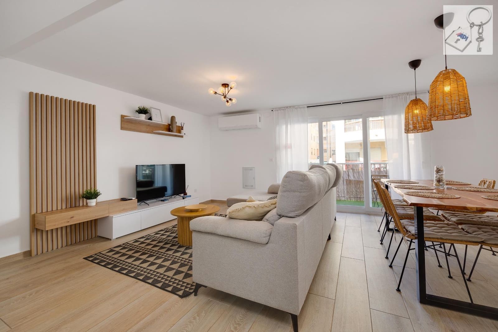 Apartamento de 3 habitaciones en Torrevieja en venta - 220.000 € (Ref: 10010243)