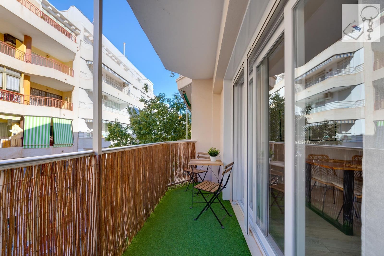 Apartamento de 3 habitaciones en Torrevieja en venta - 220.000 € (Ref: 10010243)