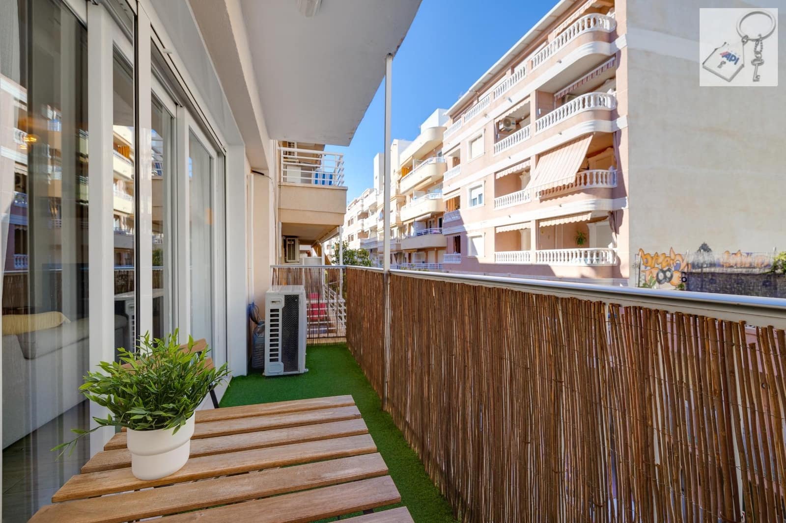 Apartamento de 3 habitaciones en Torrevieja en venta - 220.000 € (Ref: 10010243)