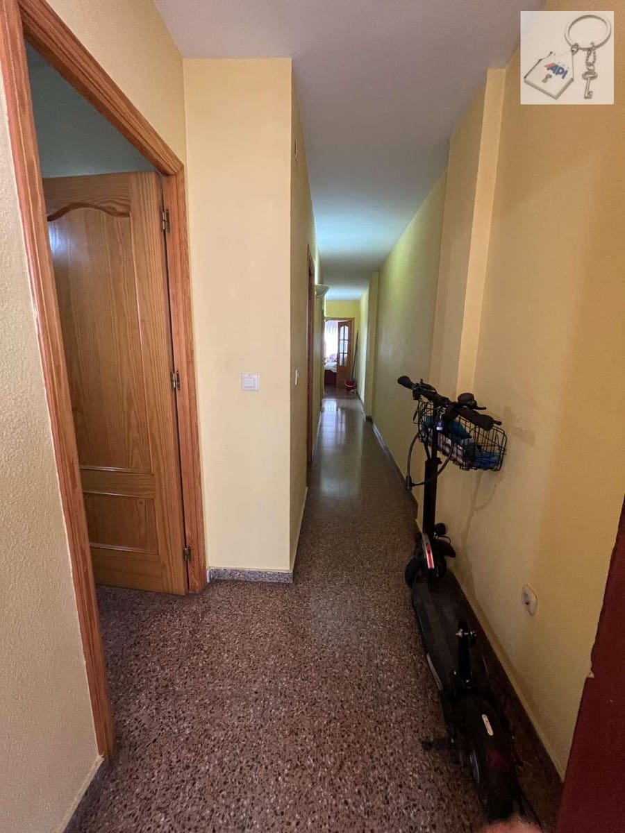 4 bedroom Beach Apartment for sale in Torrevieja - € 259,000 (Ref: 10012798)