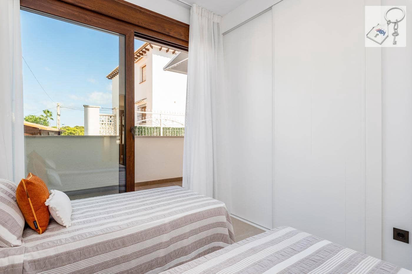 3 slaapkamer Strandappartement te koop in Torrevieja met zwembad garage - € 310.000 (Ref: 10021946)