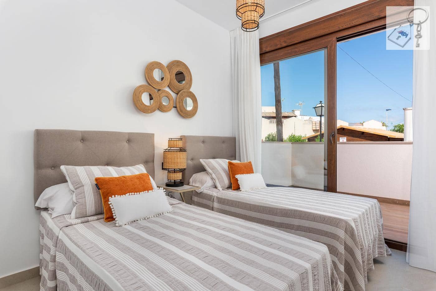 3 slaapkamer Strandappartement te koop in Torrevieja met zwembad garage - € 310.000 (Ref: 10021946)