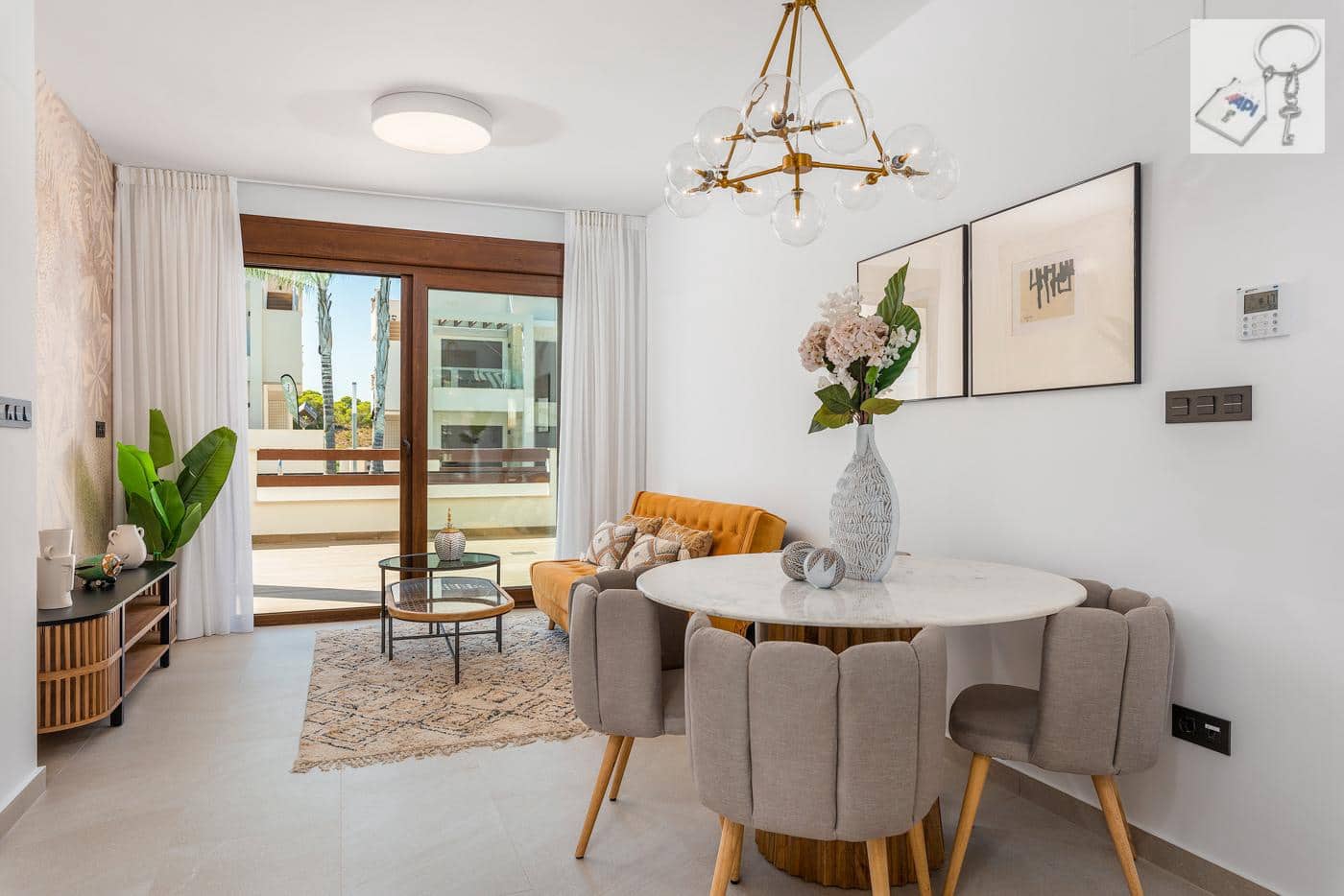 3 slaapkamer Strandappartement te koop in Torrevieja met zwembad garage - € 310.000 (Ref: 10021946)