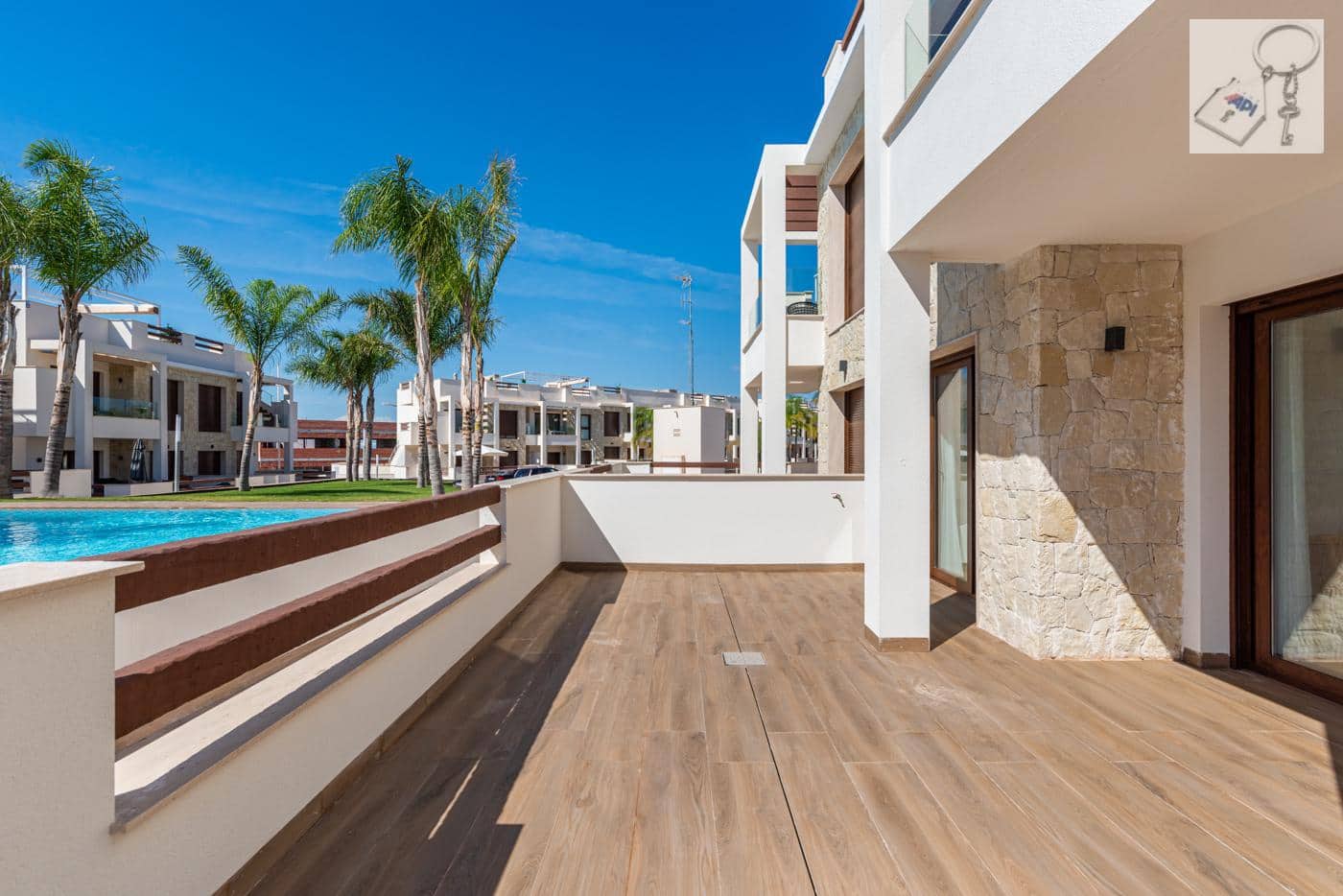 3 slaapkamer Strandappartement te koop in Torrevieja met zwembad garage - € 310.000 (Ref: 10021946)