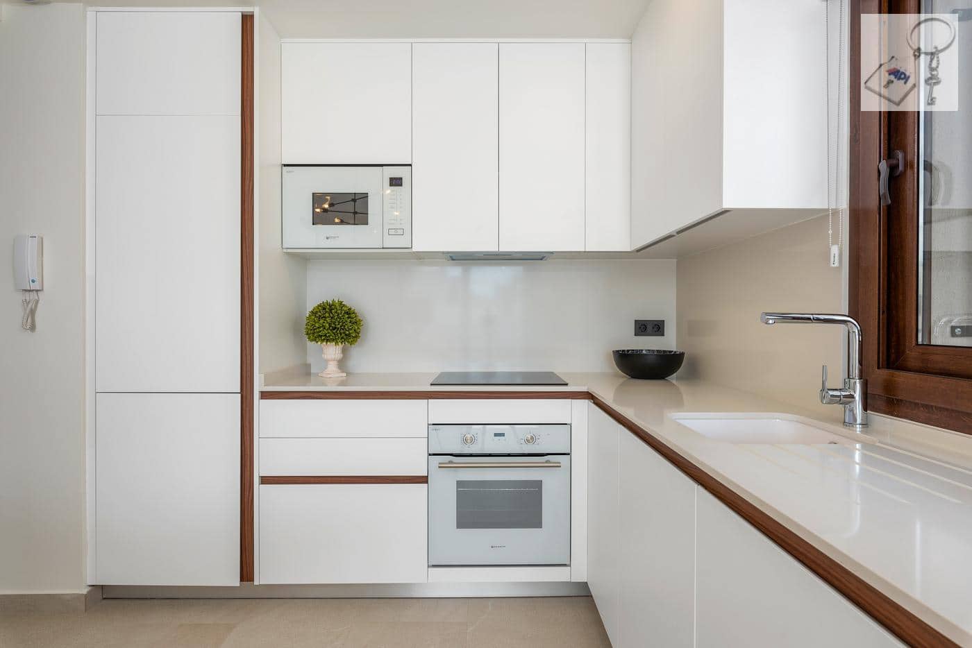 3 sypialnia Apartament przy plaży na sprzedaż w Torrevieja z basenem garażem - 330 000 € (Ref: 10021947)