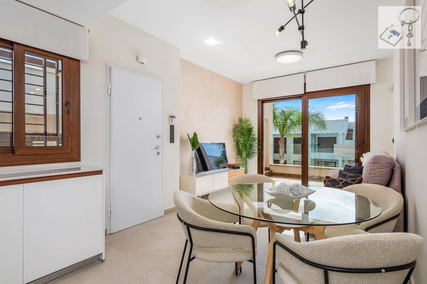 3 sypialnia Apartament przy plaży na sprzedaż w Torrevieja z basenem garażem - 330 000 € (Ref: 10021947)