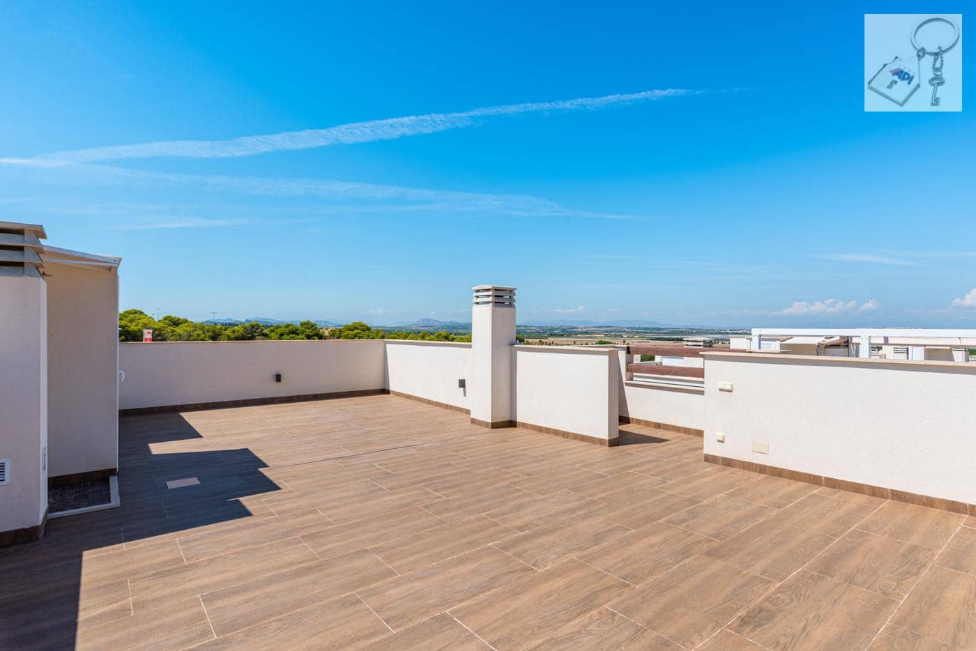 3 sypialnia Apartament przy plaży na sprzedaż w Torrevieja z basenem garażem - 330 000 € (Ref: 10021947)