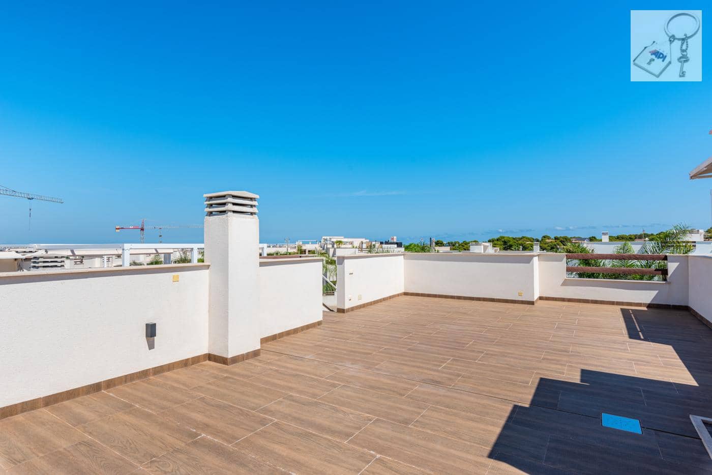 3 sypialnia Apartament przy plaży na sprzedaż w Torrevieja z basenem garażem - 330 000 € (Ref: 10021947)
