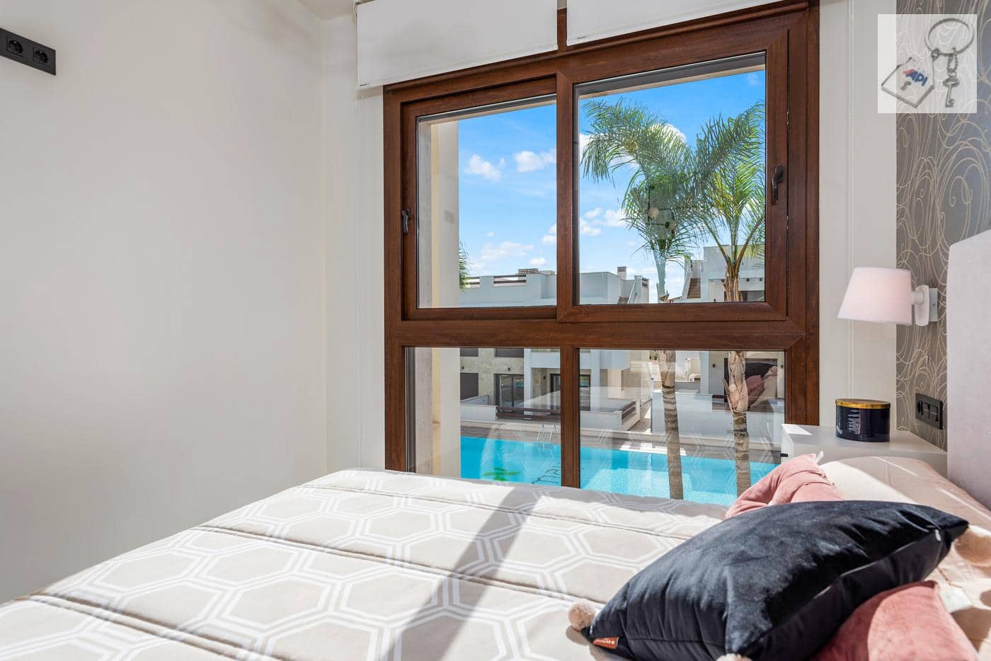 3 sypialnia Apartament przy plaży na sprzedaż w Torrevieja z basenem garażem - 330 000 € (Ref: 10021947)