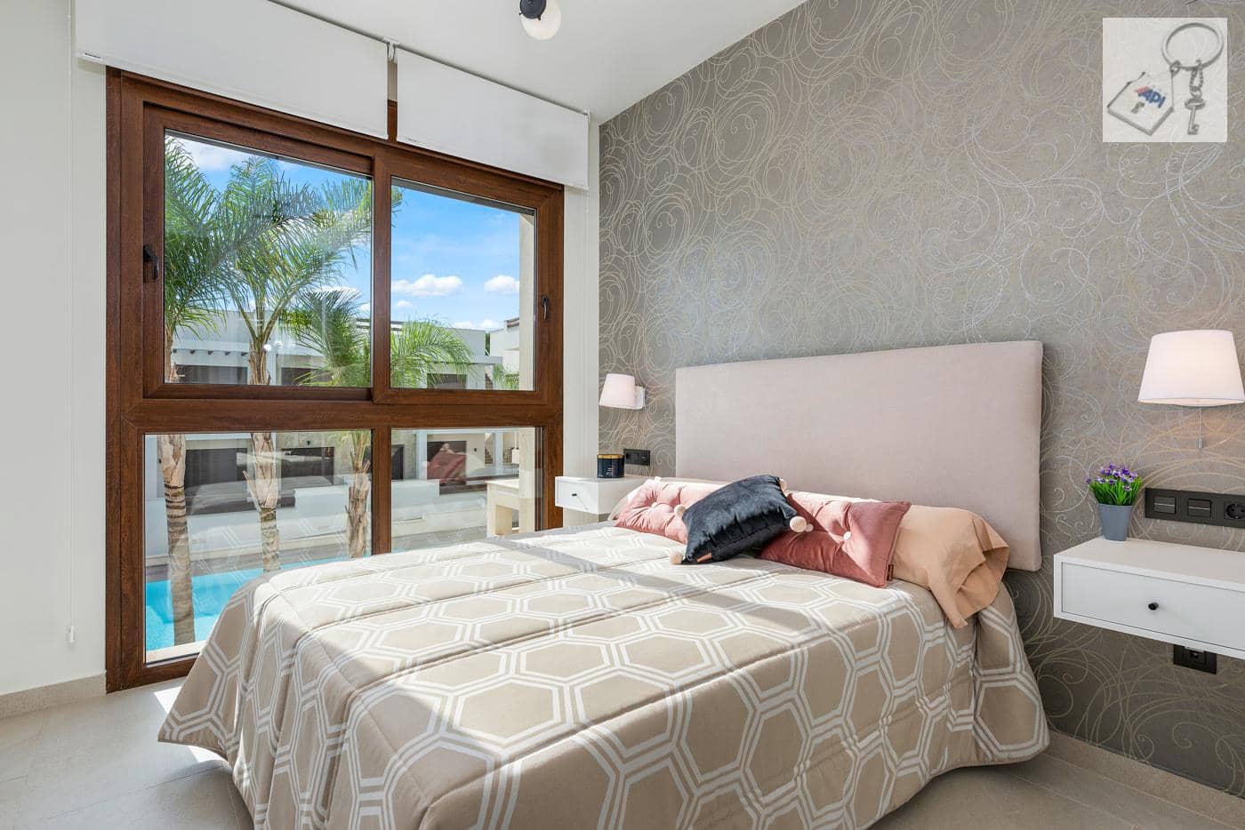 3 sypialnia Apartament przy plaży na sprzedaż w Torrevieja z basenem garażem - 330 000 € (Ref: 10021947)