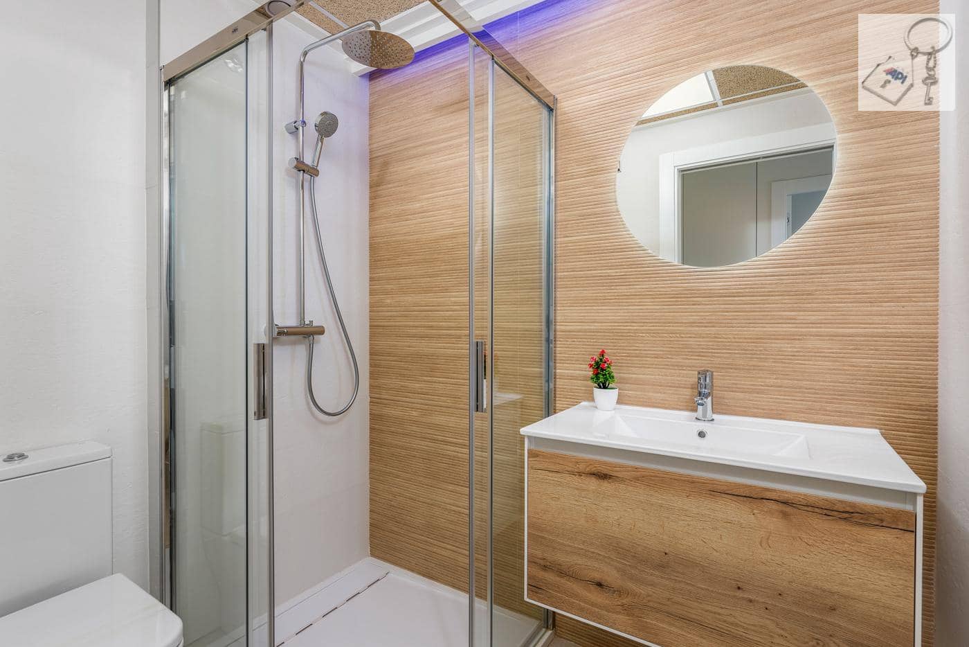 3 sypialnia Apartament przy plaży na sprzedaż w Torrevieja z basenem garażem - 330 000 € (Ref: 10021947)