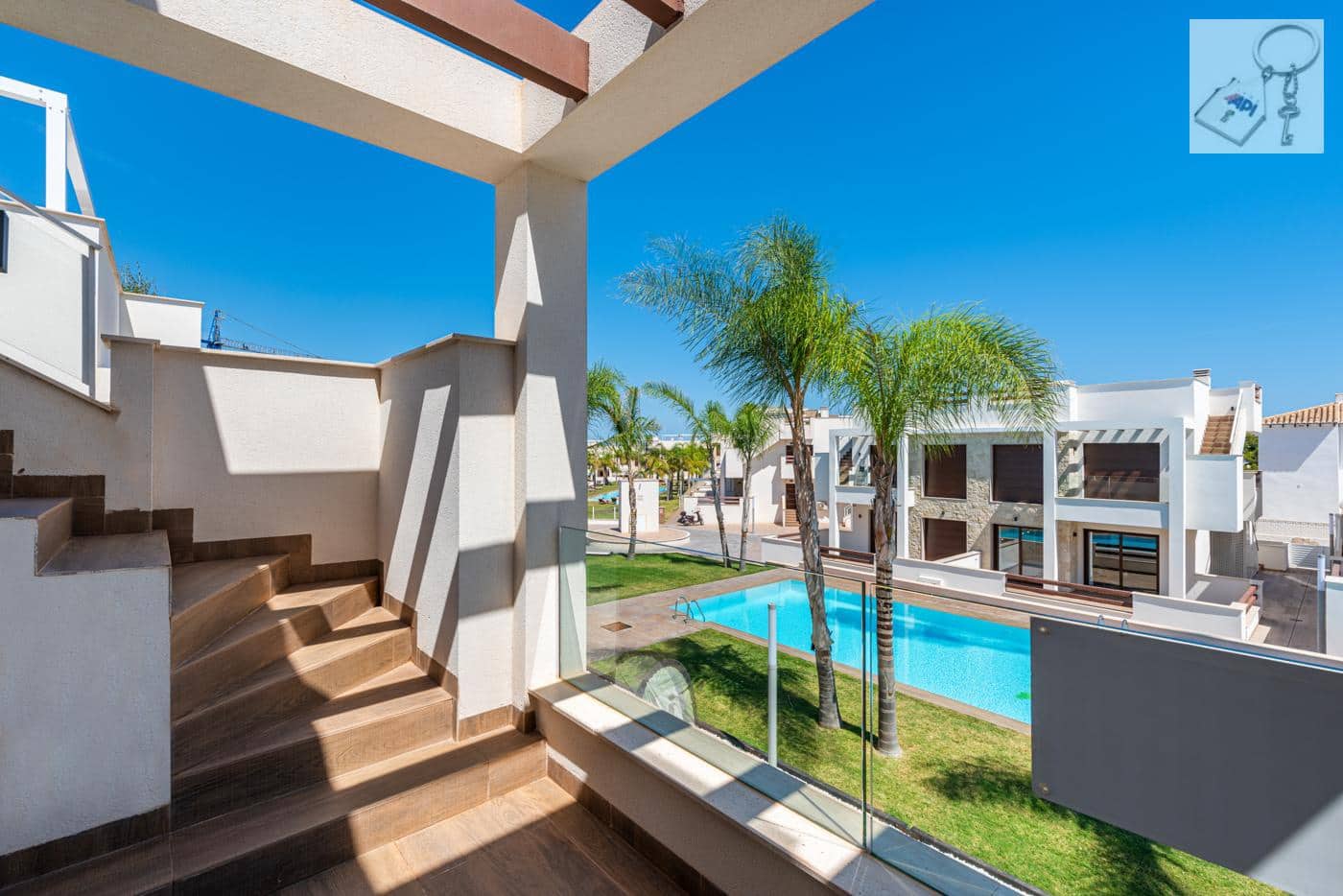 3 sypialnia Apartament przy plaży na sprzedaż w Torrevieja z basenem garażem - 330 000 € (Ref: 10021947)