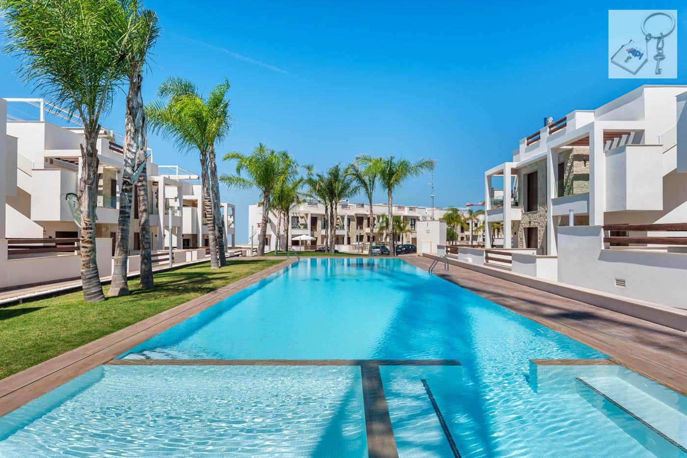 3 sypialnia Apartament przy plaży na sprzedaż w Torrevieja z basenem garażem - 330 000 € (Ref: 10021947)
