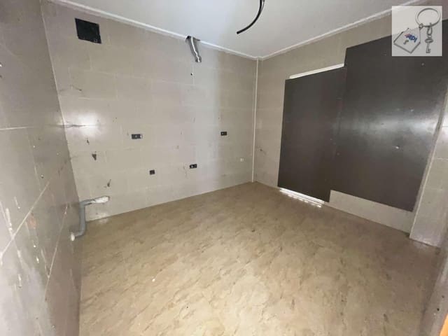 Piso de 3 habitaciones en Crevillente / Crevillent en venta - 80.000 € (Ref: 10057954)