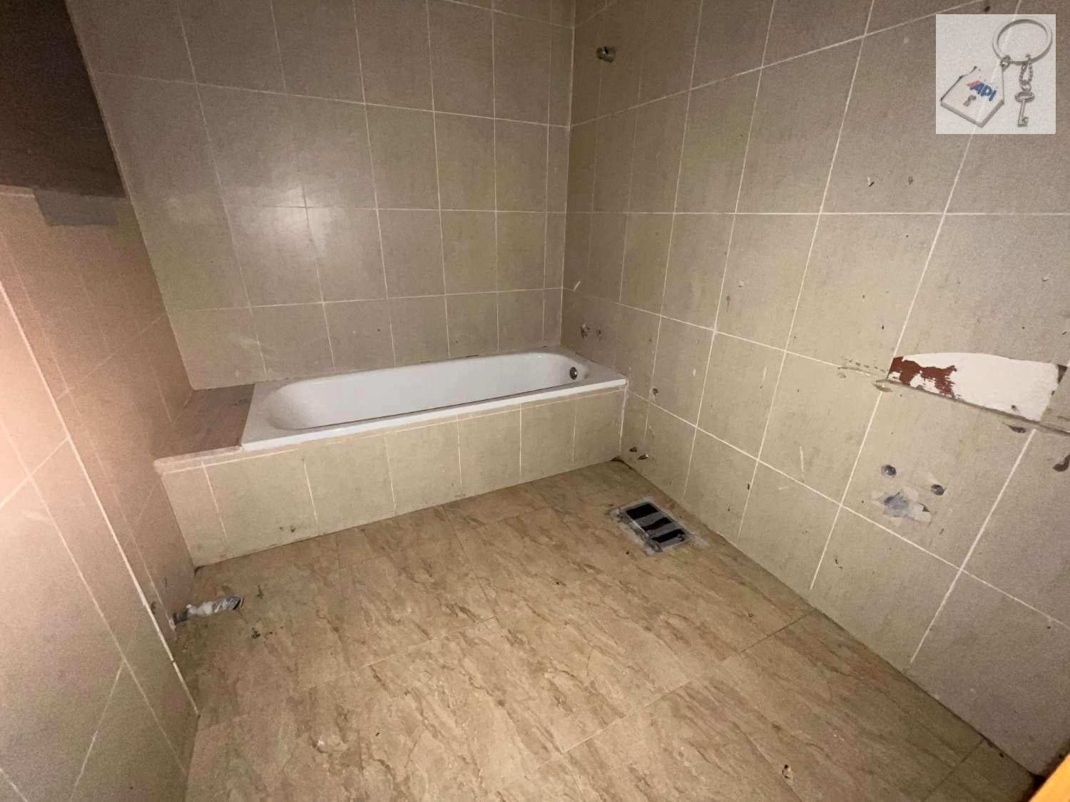 Piso de 3 habitaciones en Crevillente / Crevillent en venta - 80.000 € (Ref: 10057954)