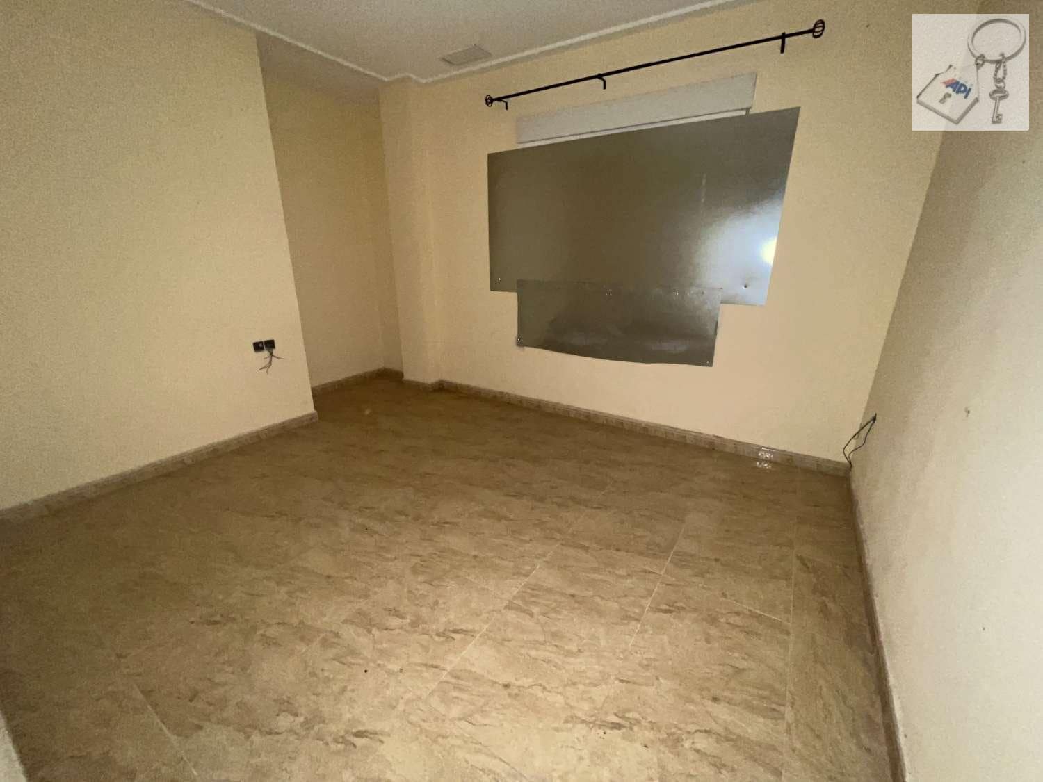 Piso de 3 habitaciones en Crevillente / Crevillent en venta - 80.000 € (Ref: 10057954)