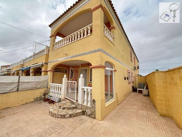 3 soverom Leilighet til salgs i El Chaparral, Torrevieja med svømmebasseng garasje - € 160 000 (Ref: 10108691)
