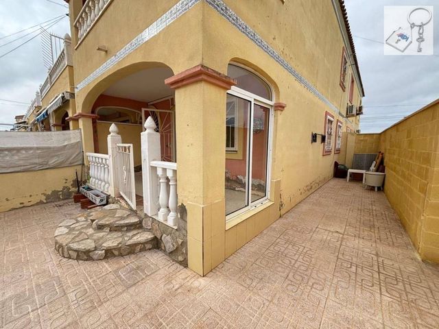 3 soverom Leilighet til salgs i El Chaparral, Torrevieja med svømmebasseng garasje - € 160 000 (Ref: 10108691)