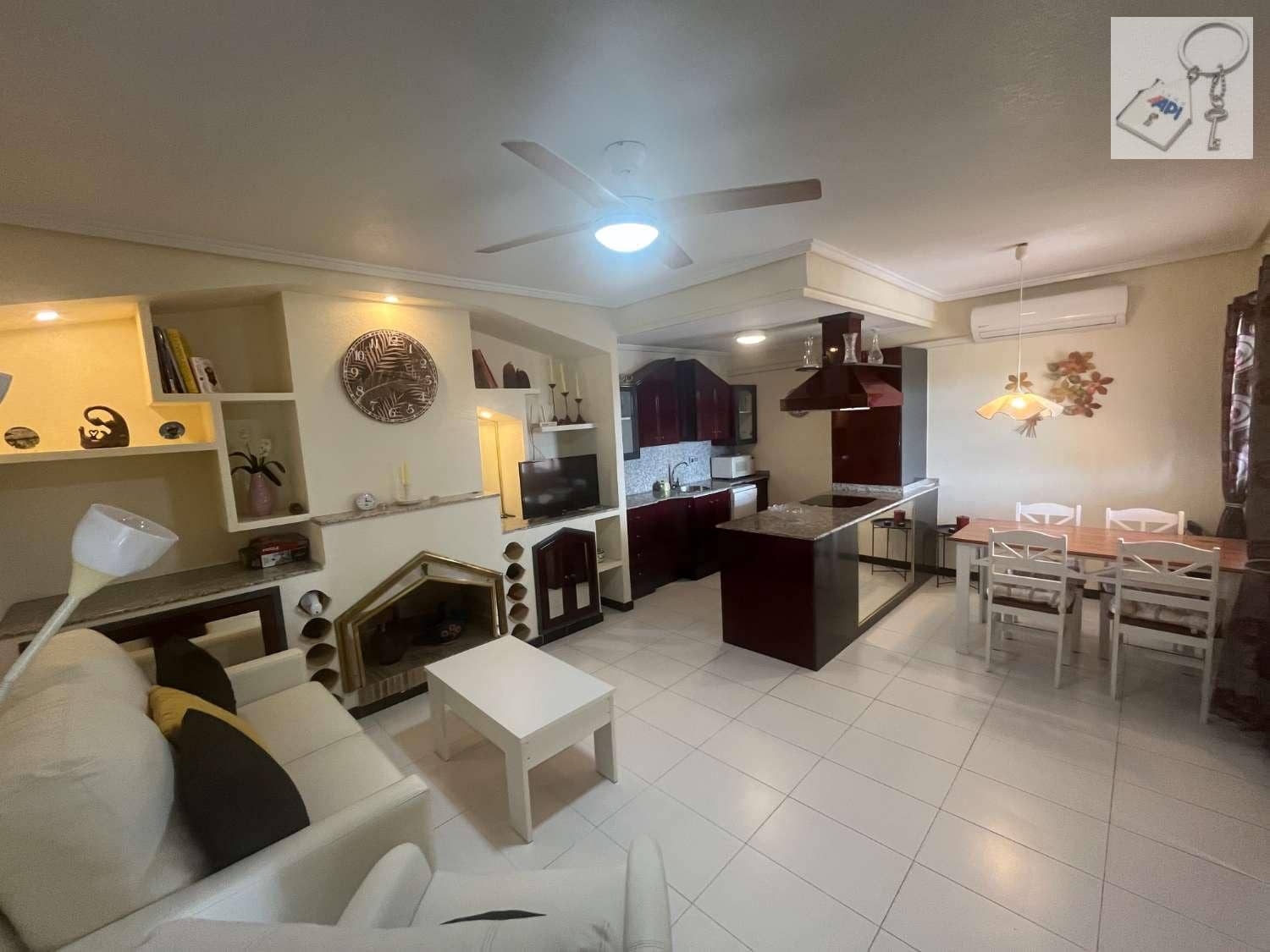 2 soveværelse Strandlejlighed til salg i Torrevieja med swimmingpool - € 175.000 (Ref: 10123386)