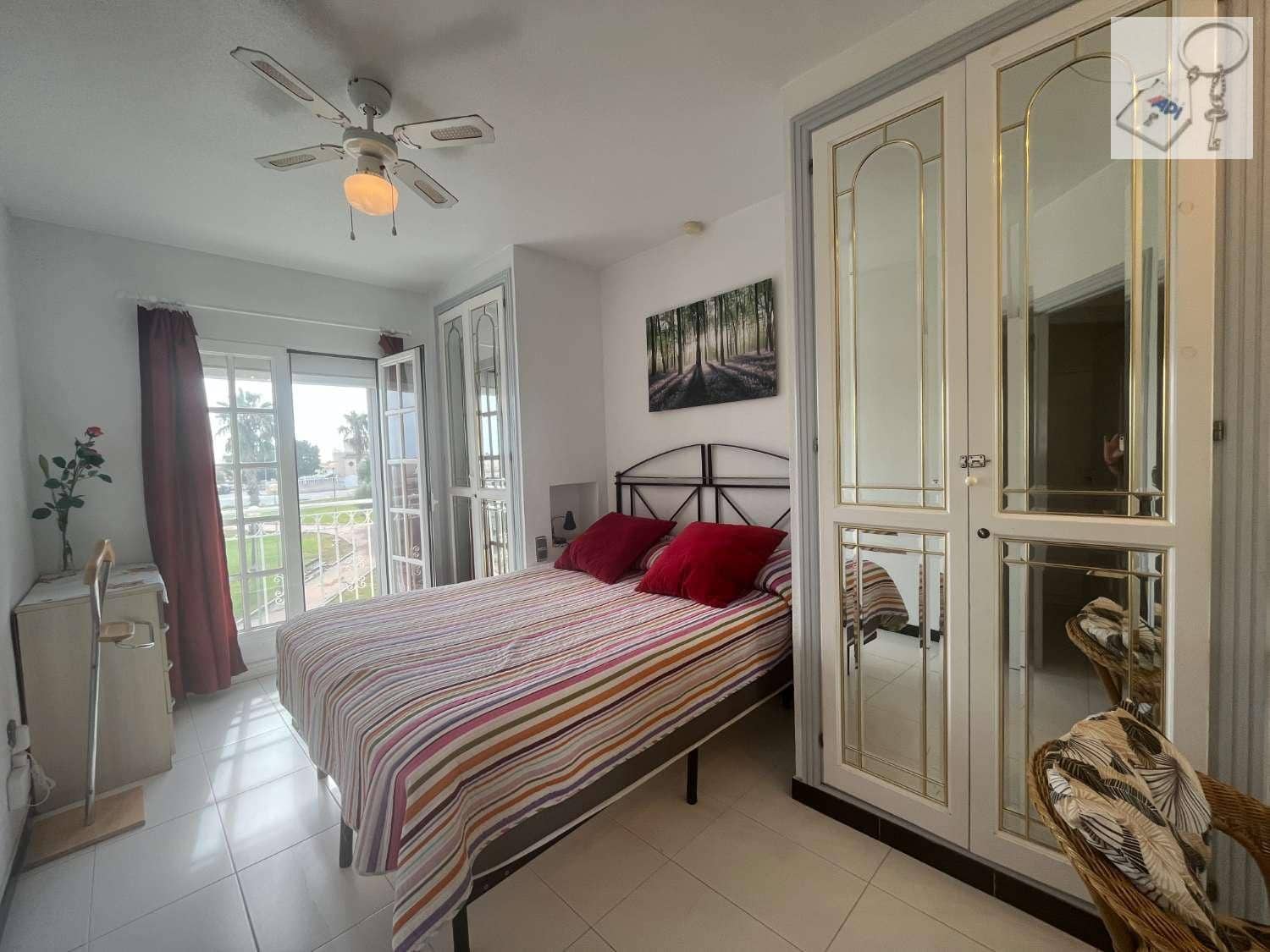 2 soveværelse Strandlejlighed til salg i Torrevieja med swimmingpool - € 175.000 (Ref: 10123386)