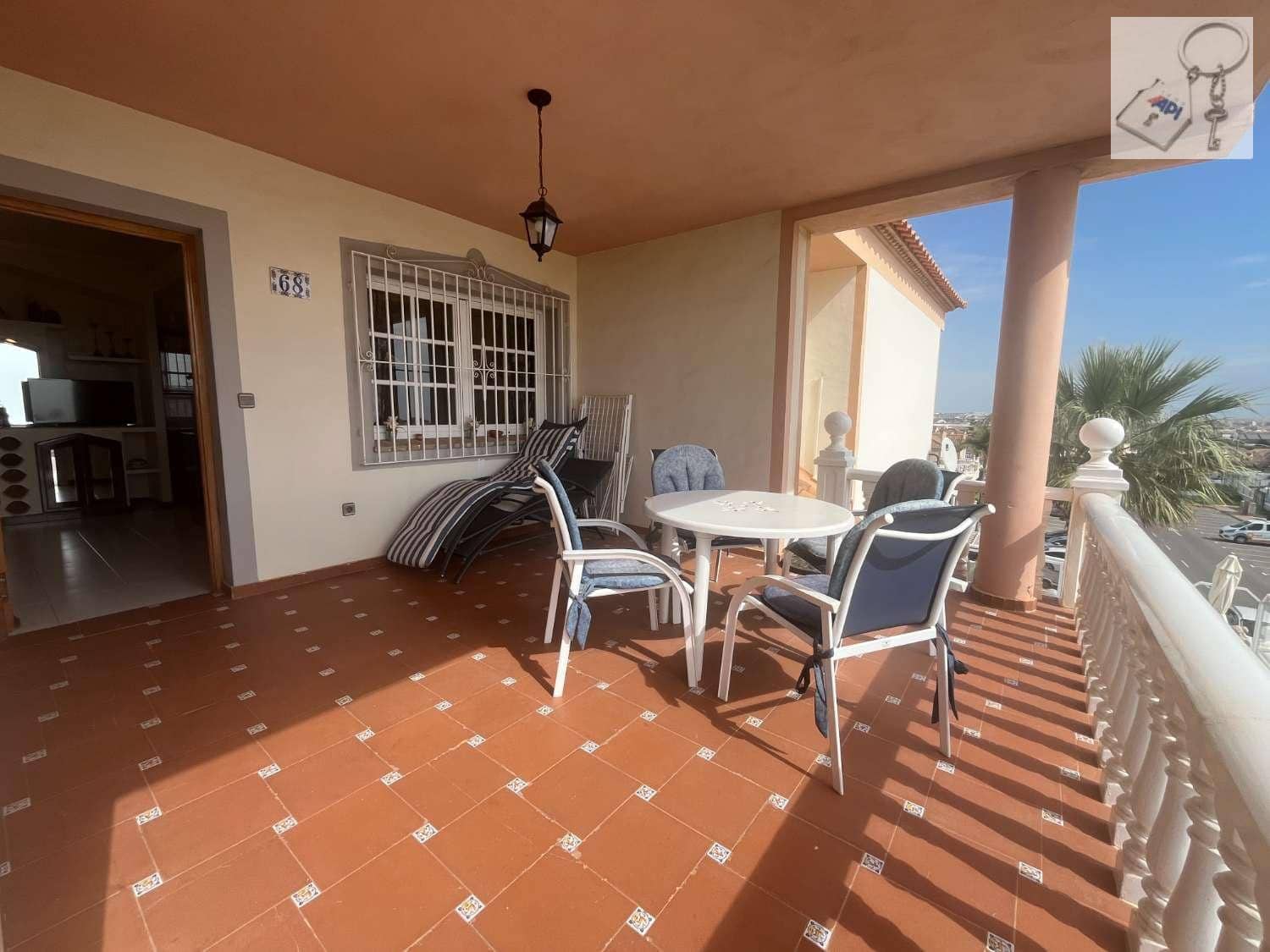2 soveværelse Strandlejlighed til salg i Torrevieja med swimmingpool - € 175.000 (Ref: 10123386)