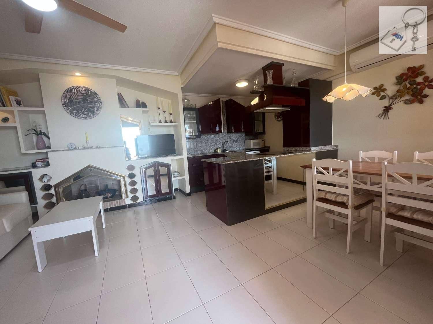 2 soveværelse Strandlejlighed til salg i Torrevieja med swimmingpool - € 175.000 (Ref: 10123386)