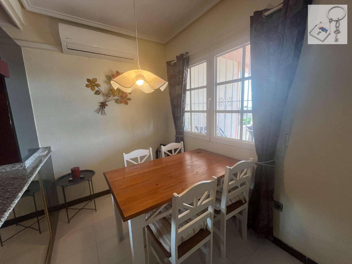 2 soveværelse Strandlejlighed til salg i Torrevieja med swimmingpool - € 175.000 (Ref: 10123386)