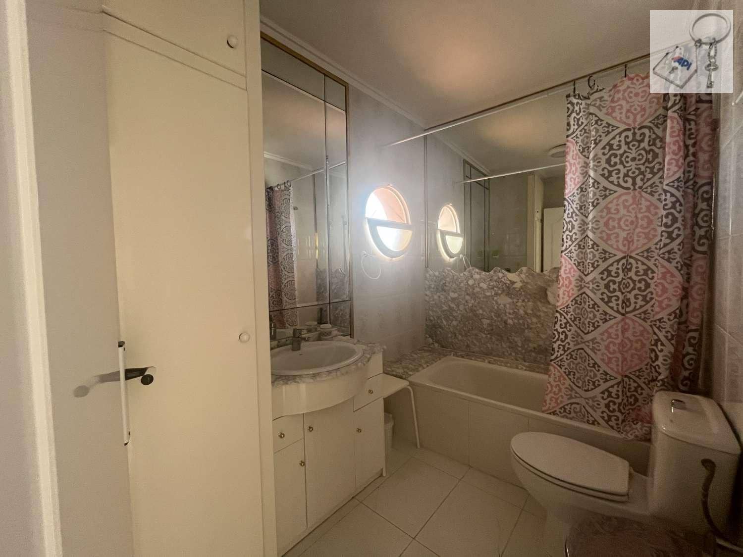 2 soveværelse Strandlejlighed til salg i Torrevieja med swimmingpool - € 175.000 (Ref: 10123386)