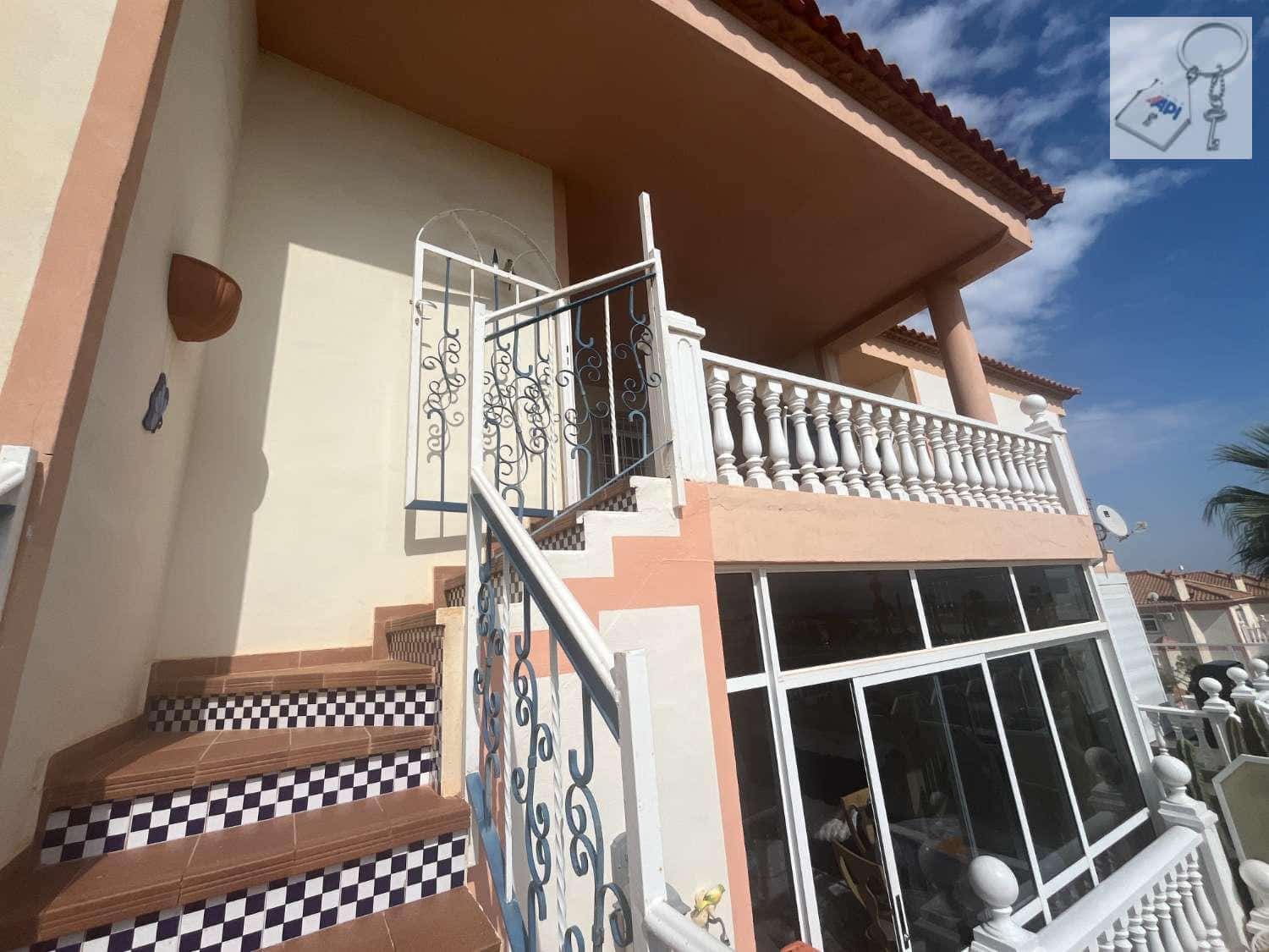 2 soveværelse Strandlejlighed til salg i Torrevieja med swimmingpool - € 175.000 (Ref: 10123386)
