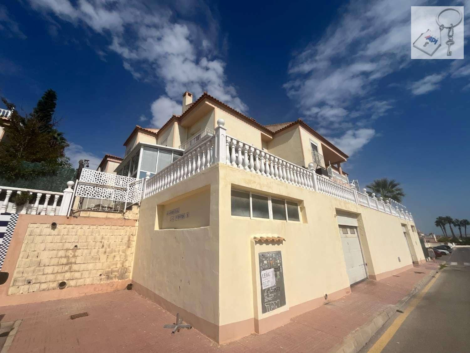 2 soveværelse Strandlejlighed til salg i Torrevieja med swimmingpool - € 175.000 (Ref: 10123386)