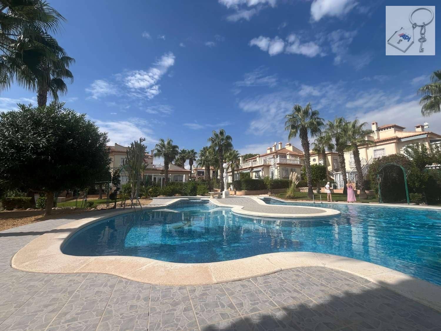 2 soveværelse Strandlejlighed til salg i Torrevieja med swimmingpool - € 175.000 (Ref: 10123386)
