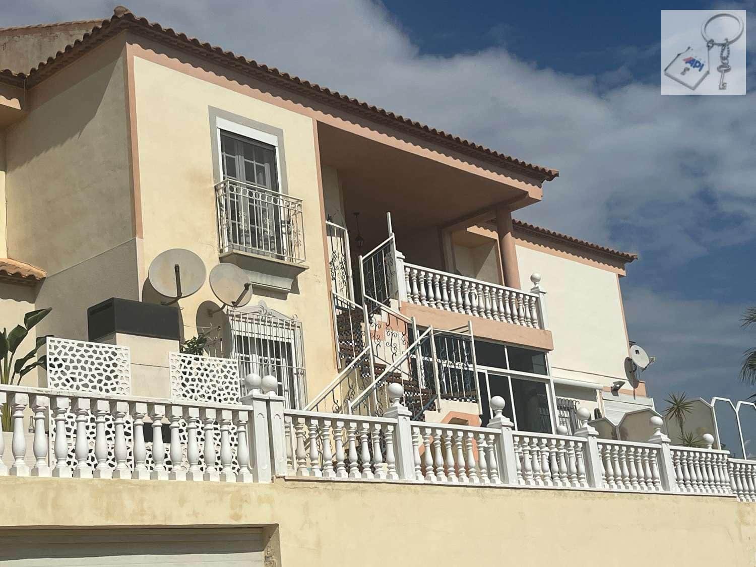 2 soveværelse Strandlejlighed til salg i Torrevieja med swimmingpool - € 175.000 (Ref: 10123386)