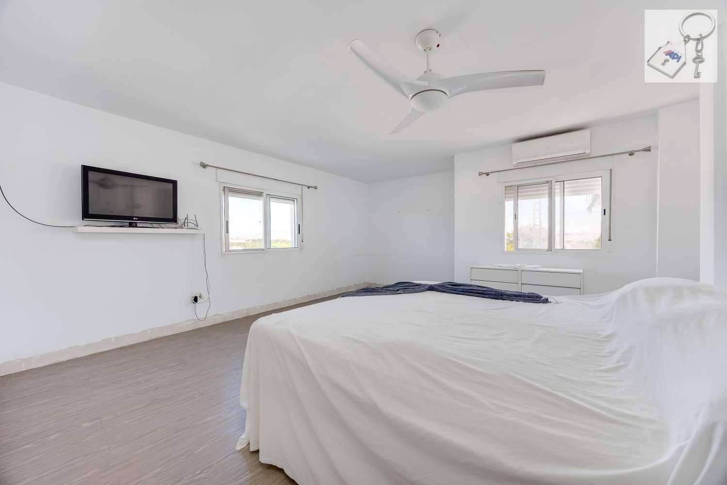 8 chambre Finca/Maison de Campagne à vendre à Los Montesinos avec piscine - 1 250 000 € (Ref: 10123387)
