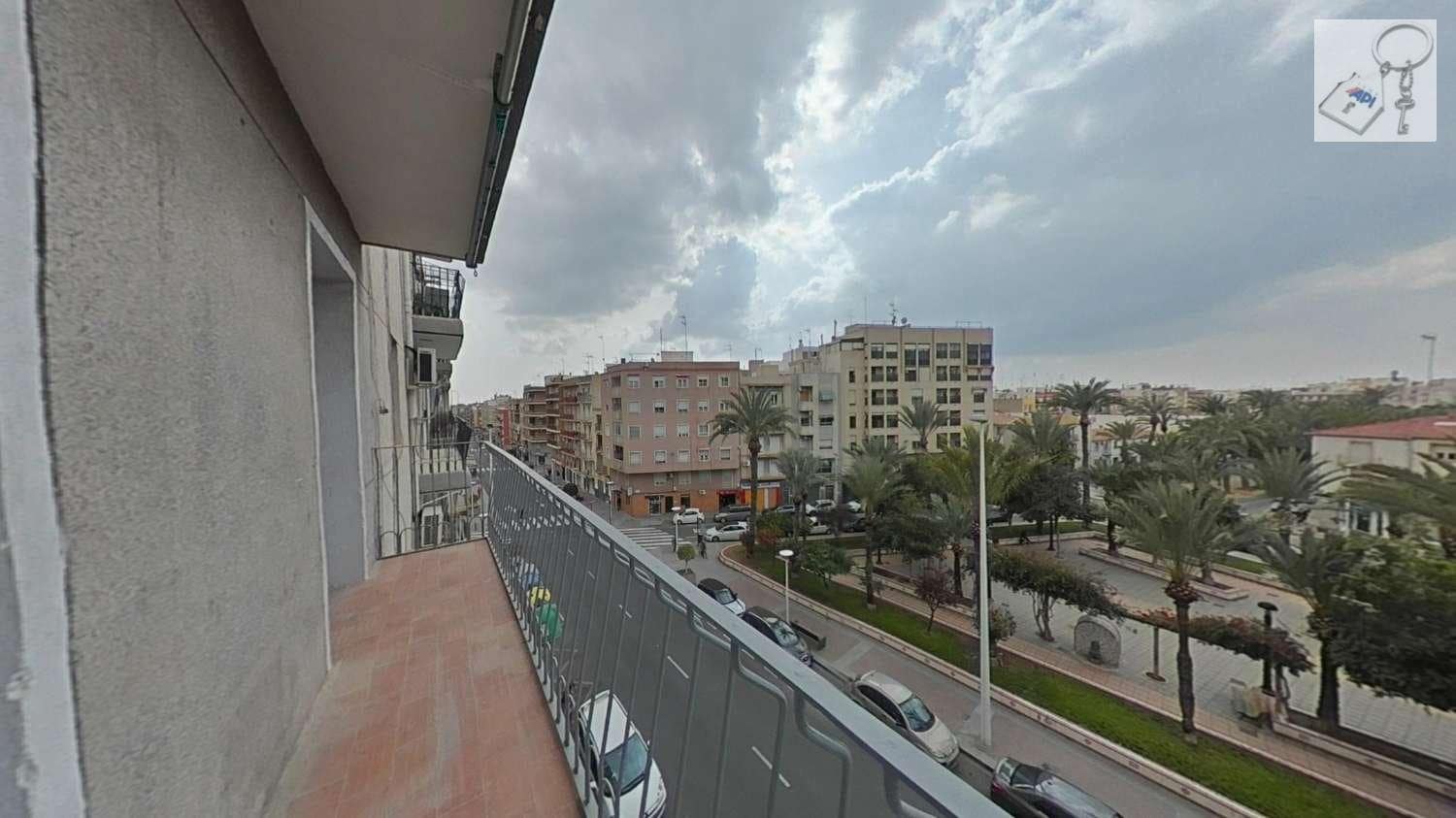 3 soverom Leilighet til salgs i Elche / Elx - € 70 000 (Ref: 10127645)