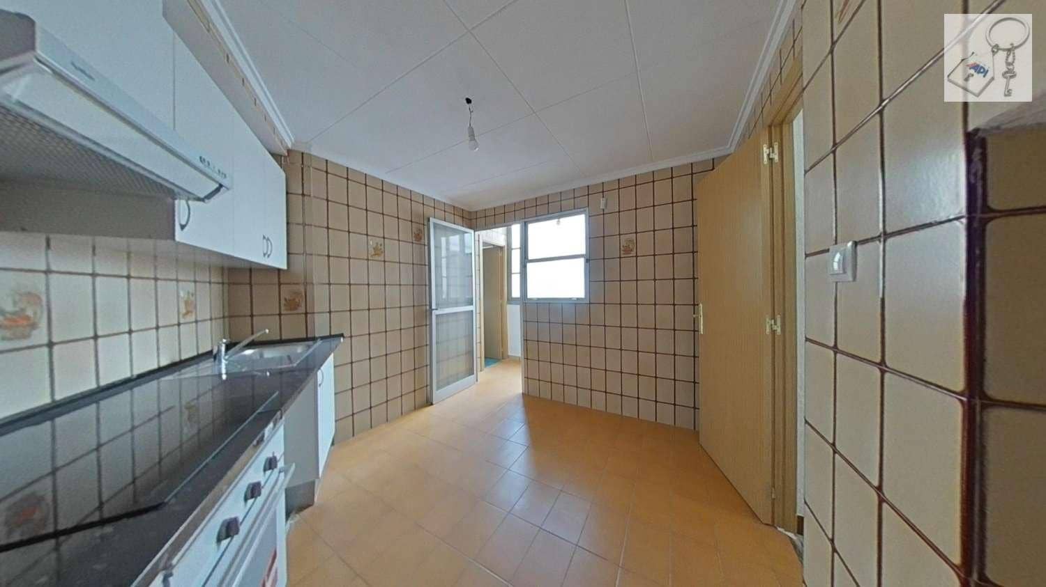 3 soverom Leilighet til salgs i Elche / Elx - € 70 000 (Ref: 10127645)