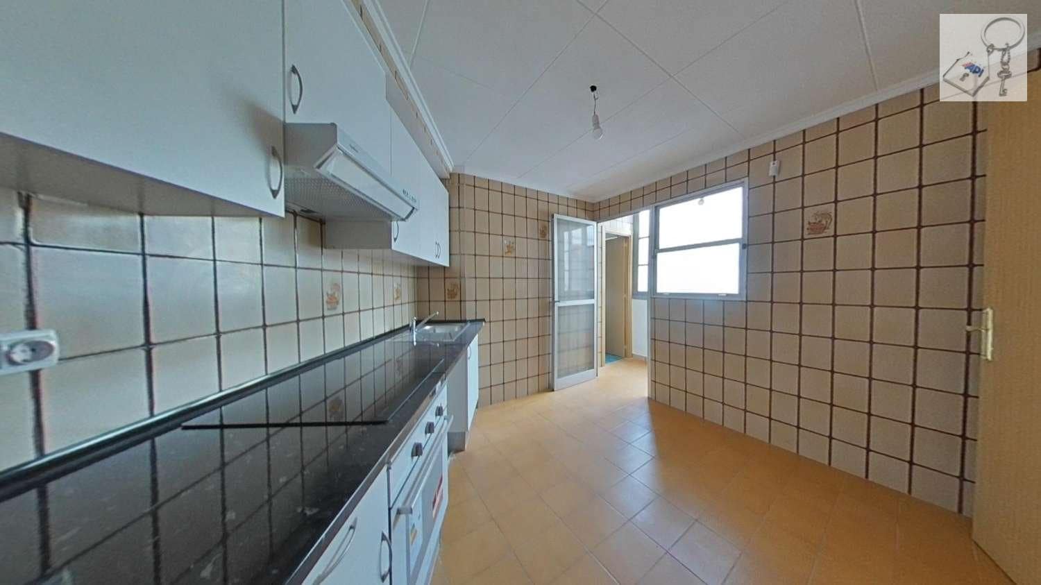 3 soverom Leilighet til salgs i Elche / Elx - € 70 000 (Ref: 10127645)