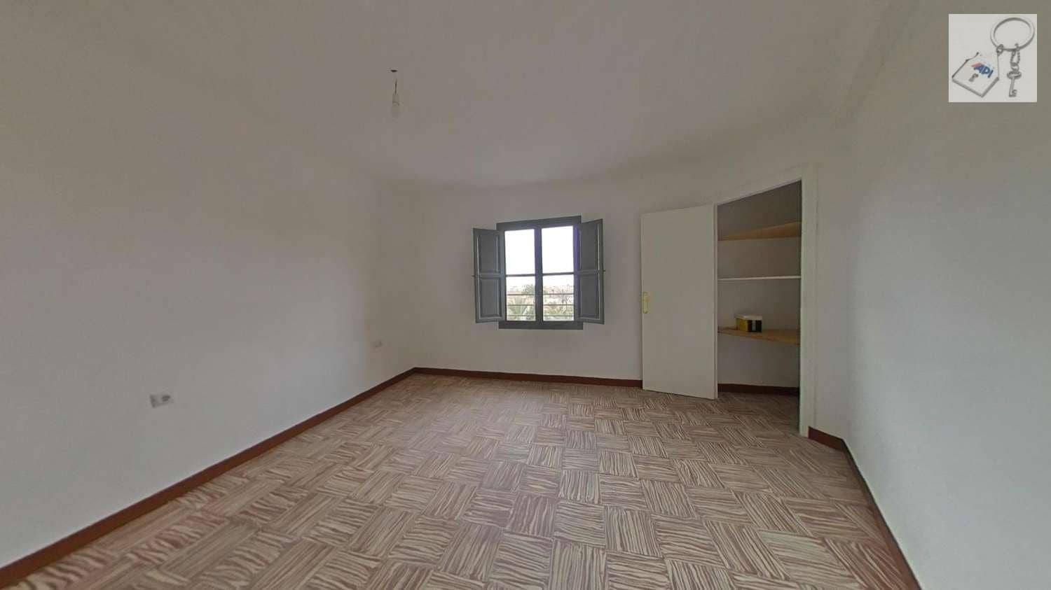 3 soverom Leilighet til salgs i Elche / Elx - € 70 000 (Ref: 10127645)