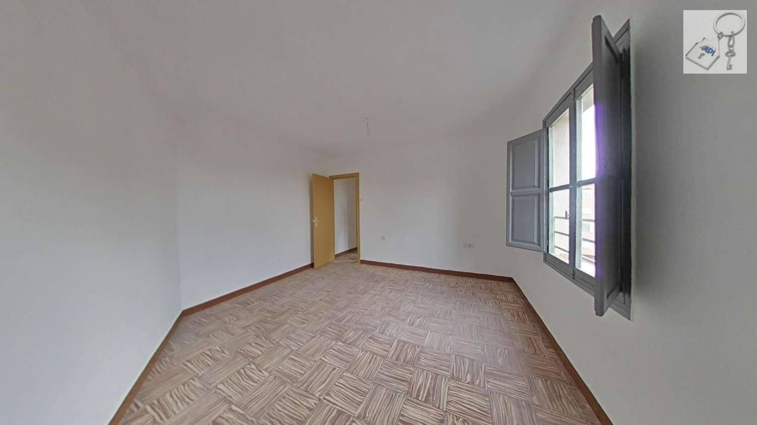 3 soverom Leilighet til salgs i Elche / Elx - € 70 000 (Ref: 10127645)