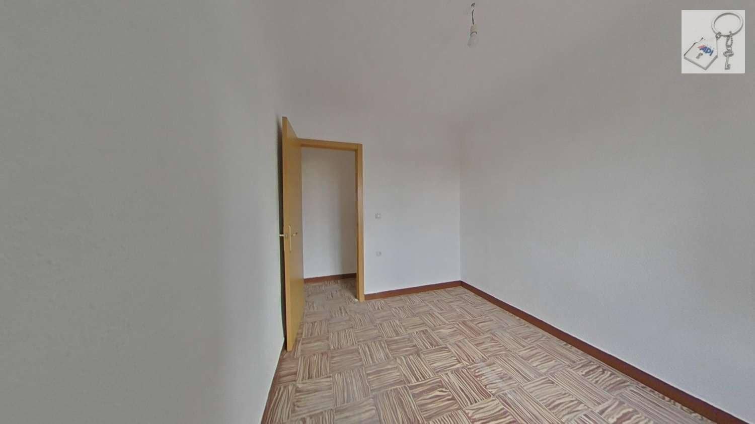3 soverom Leilighet til salgs i Elche / Elx - € 70 000 (Ref: 10127645)