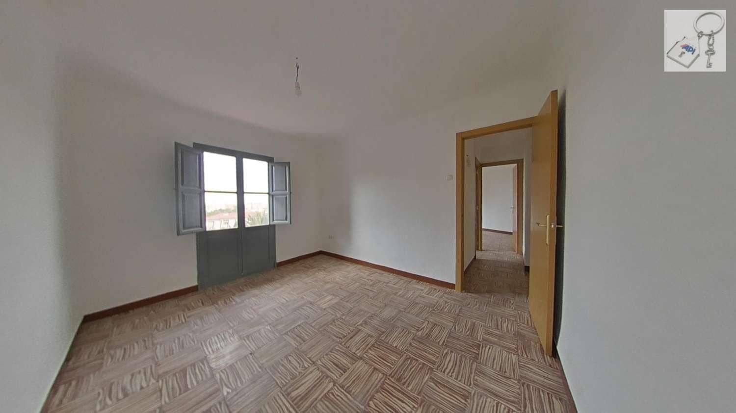 3 soverom Leilighet til salgs i Elche / Elx - € 70 000 (Ref: 10127645)