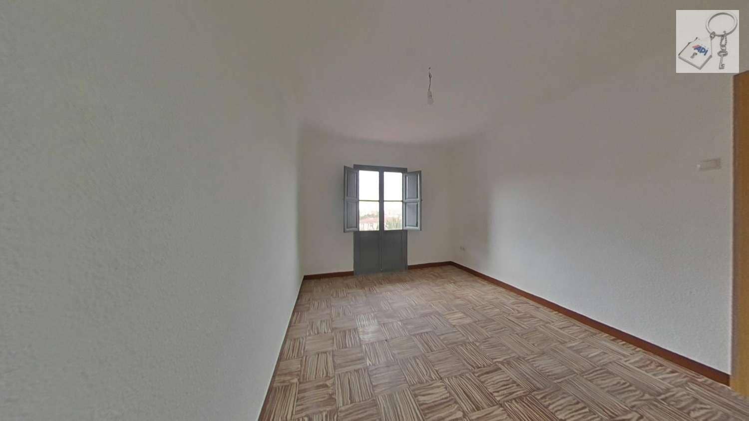 3 soverom Leilighet til salgs i Elche / Elx - € 70 000 (Ref: 10127645)