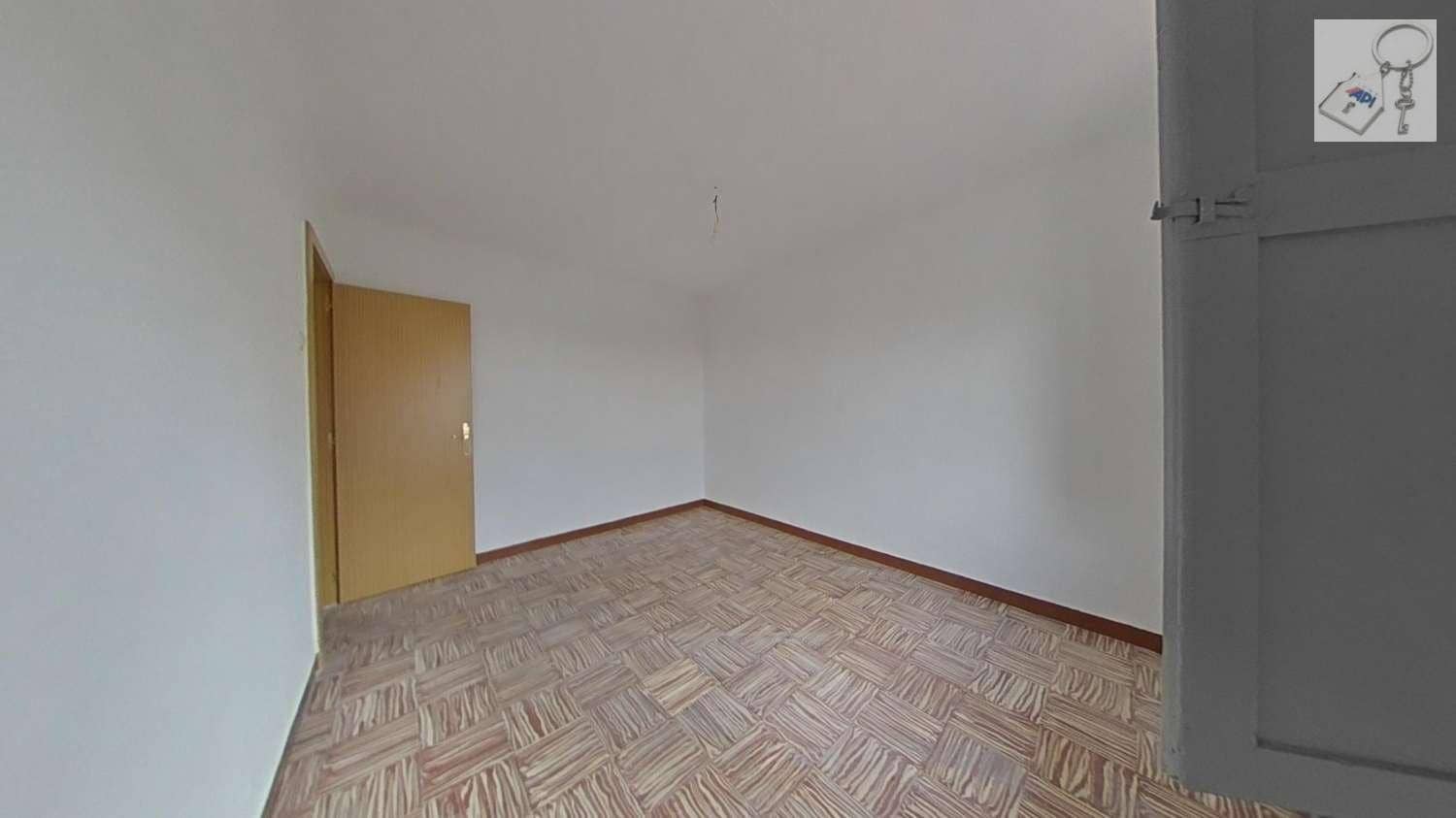 3 soverom Leilighet til salgs i Elche / Elx - € 70 000 (Ref: 10127645)