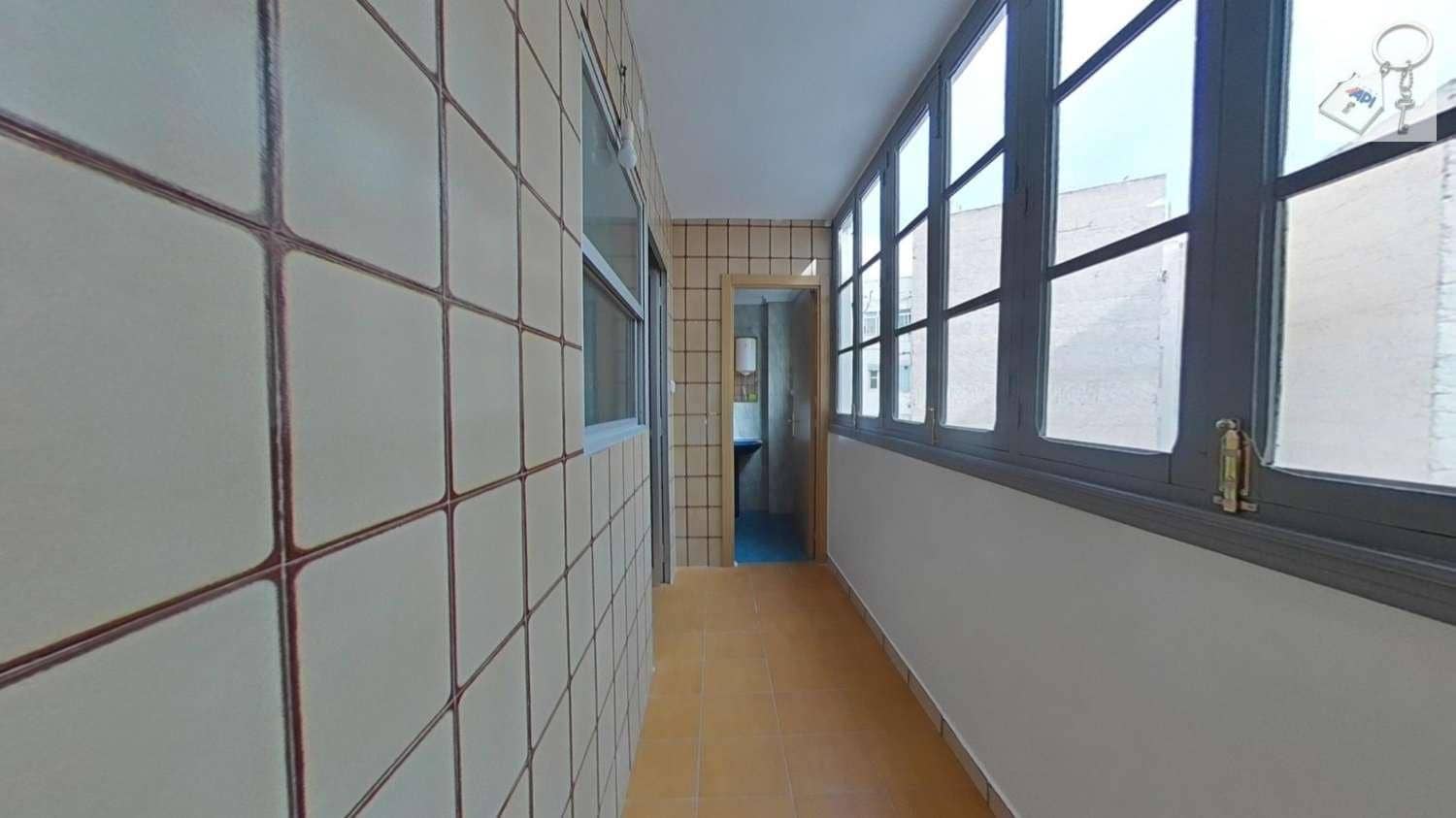 3 soverom Leilighet til salgs i Elche / Elx - € 70 000 (Ref: 10127645)