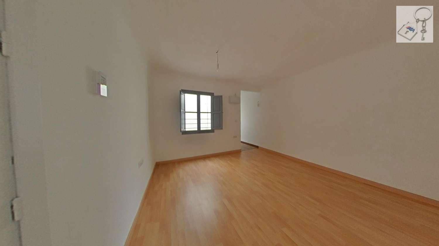 3 soverom Leilighet til salgs i Elche / Elx - € 70 000 (Ref: 10127645)