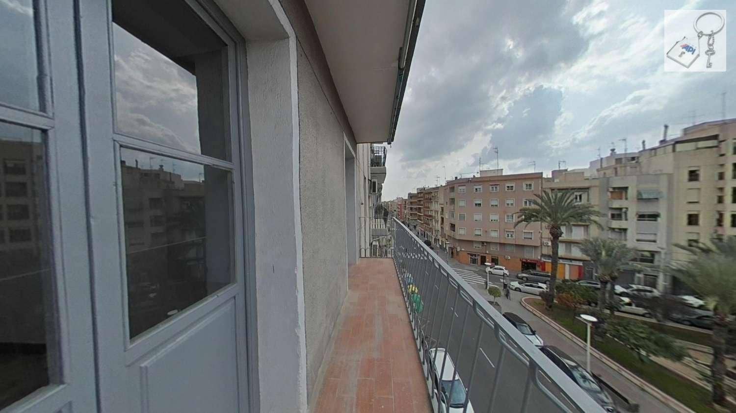 3 soverom Leilighet til salgs i Elche / Elx - € 70 000 (Ref: 10127645)