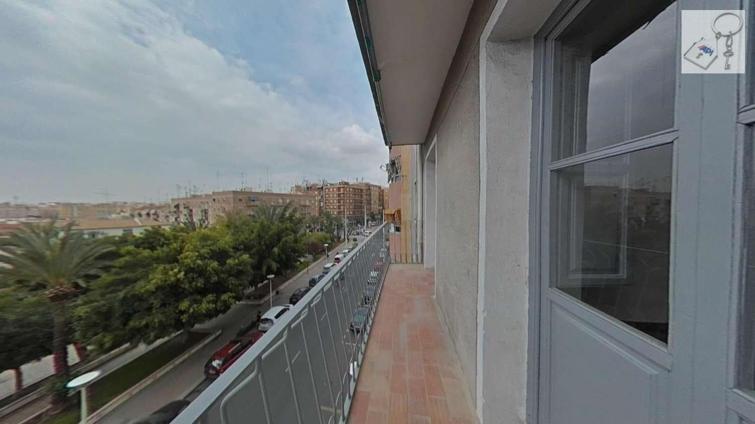3 soverom Leilighet til salgs i Elche / Elx - € 70 000 (Ref: 10127645)
