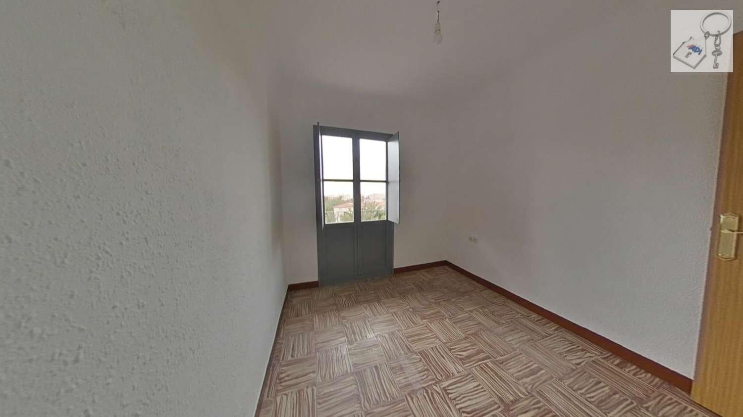 3 soverom Leilighet til salgs i Elche / Elx - € 70 000 (Ref: 10127645)