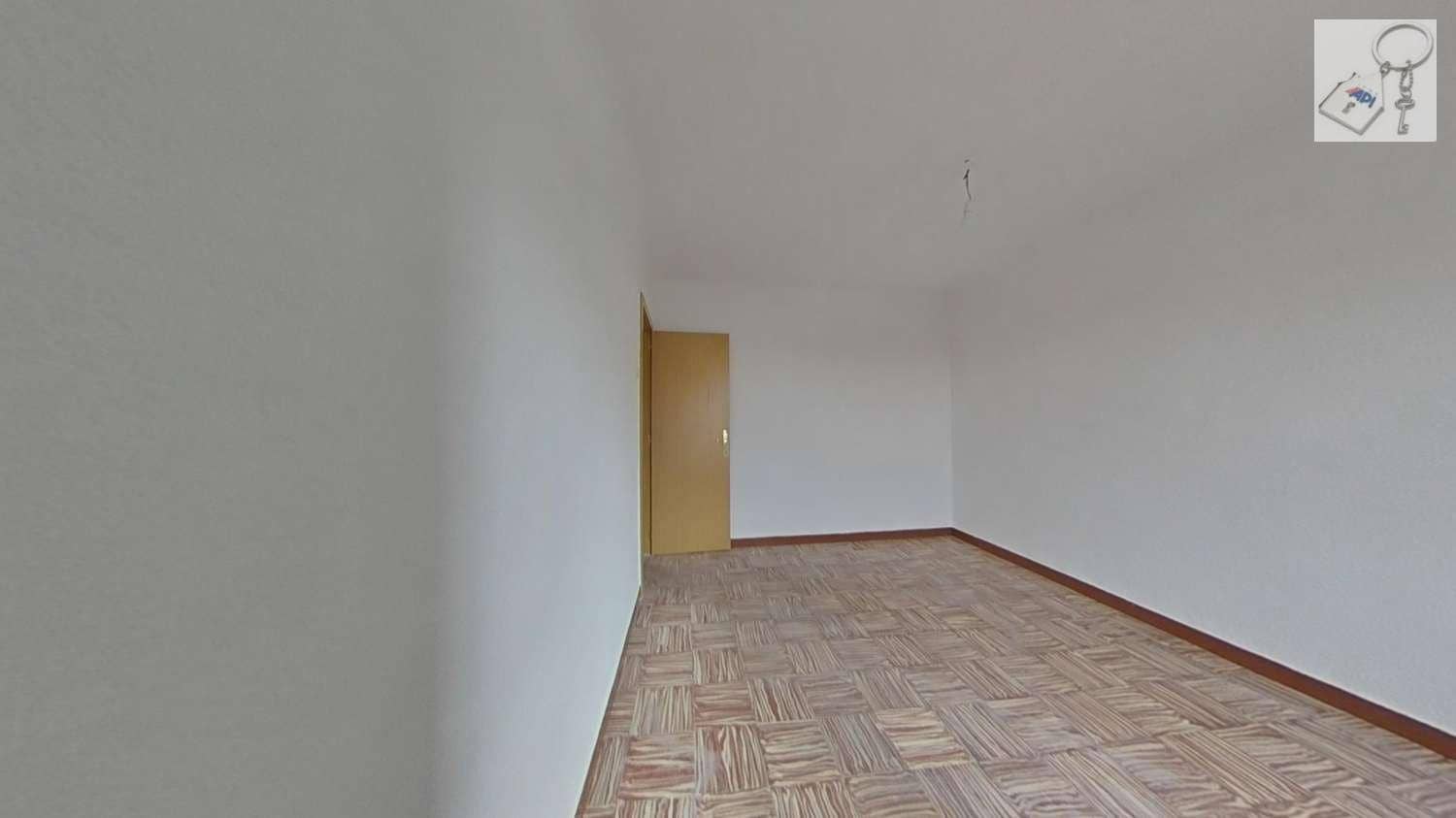 3 soverom Leilighet til salgs i Elche / Elx - € 70 000 (Ref: 10127645)