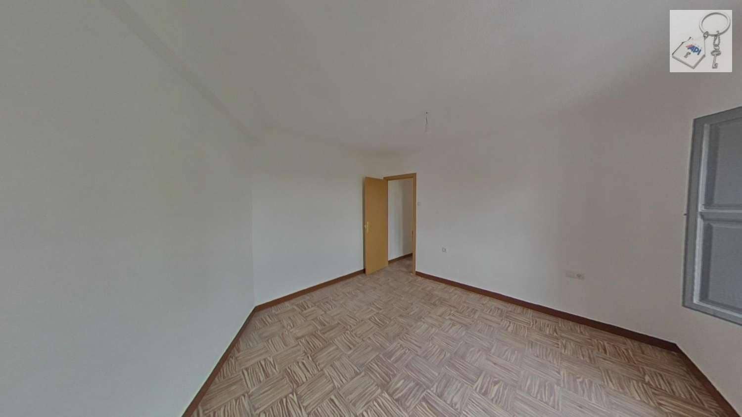 3 soverom Leilighet til salgs i Elche / Elx - € 70 000 (Ref: 10127645)