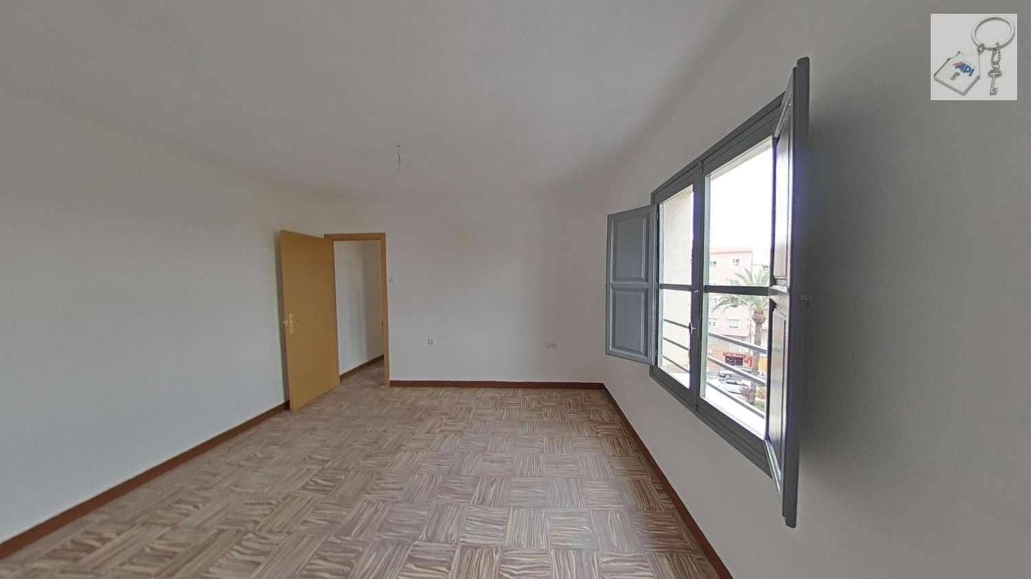 3 soverom Leilighet til salgs i Elche / Elx - € 70 000 (Ref: 10127645)